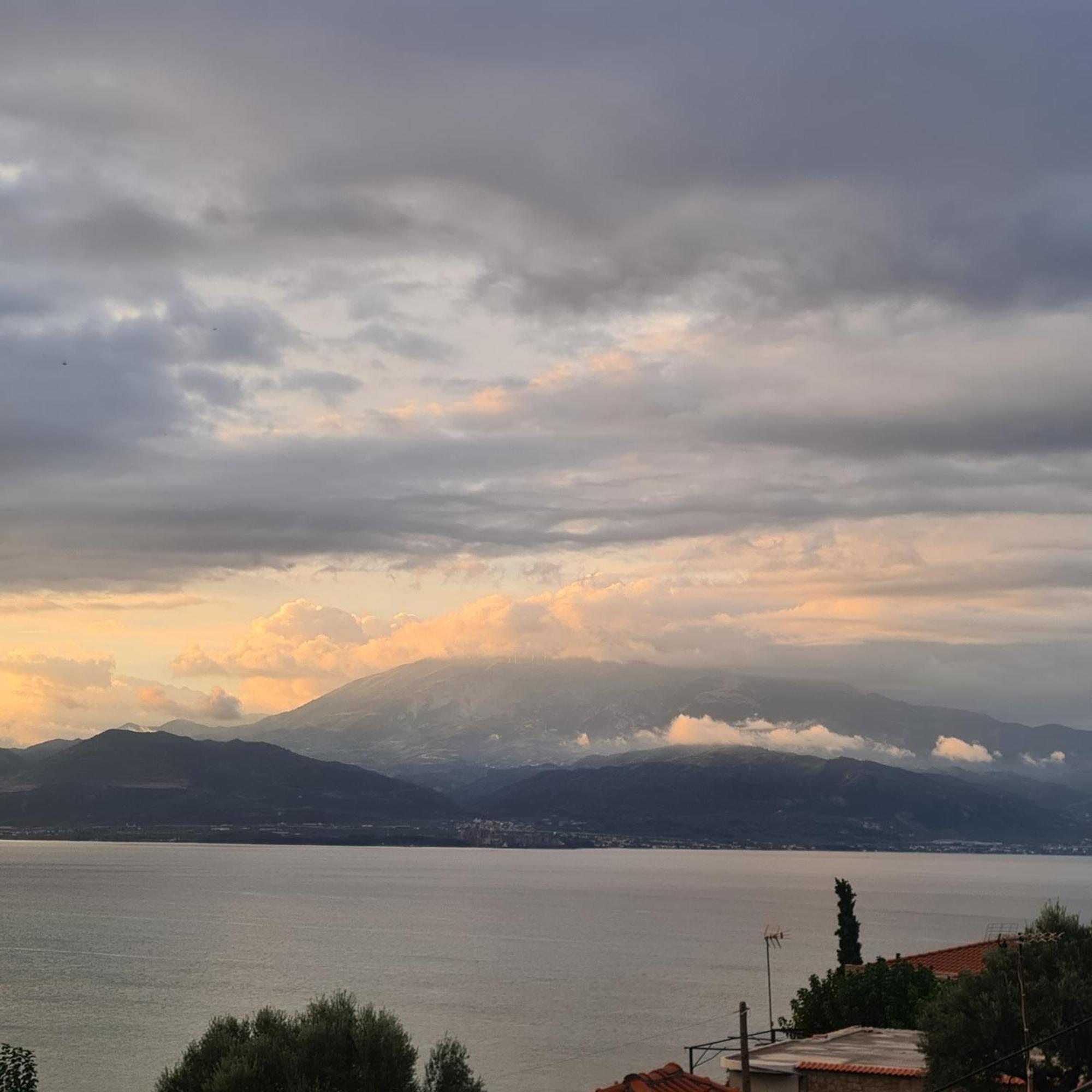 View By The Castle Nafpaktos Villa Екстериор снимка